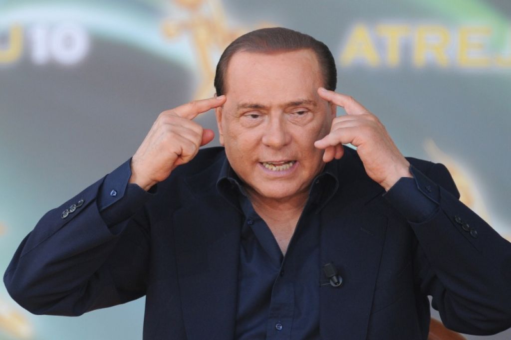 Berlusconi: Vračam se v politiko